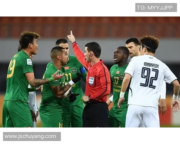 韩国足球明星因暴力犯规引发争议球迷与媒体的热议与反思